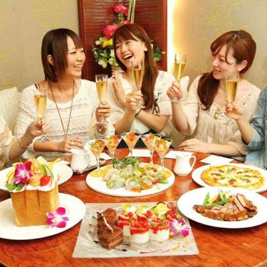 女子会の一口ちょうだい、みんなでシェア