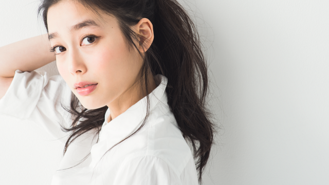 白シャツ、デニムシャツをおしゃれに見せるスタイリストの現場テクって？ | mina | TOKYO CAWAII MEDIA [トウキョウ  カワイイ メディア]