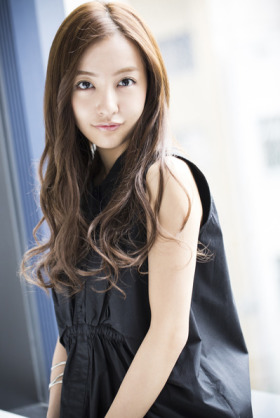 板野友美、「大赤字アイドル」へ!?　主演ホラー映画＆10周年フォトブックが相次いで大爆死