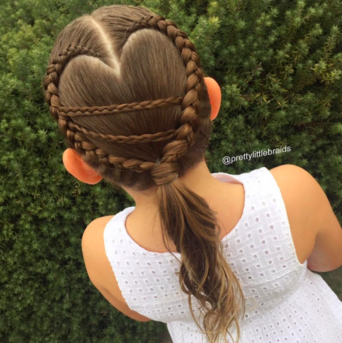 娘の「ヘアアレンジ」に本気を出したママ。アートのレベルに到達！