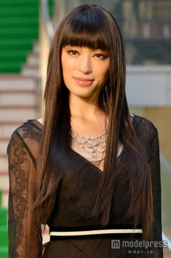 栗山千明の新CMでエラの違いが歴然に ネットでは「また顎削った？」と指摘