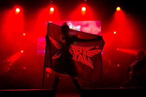 BABYMETAL:ニューアルバムがビルボード39位 坂本九以来53年ぶりトップ40入り