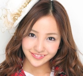 板野友美、「大赤字アイドル」へ!?　主演ホラー映画＆10周年フォトブックが相次いで大爆死