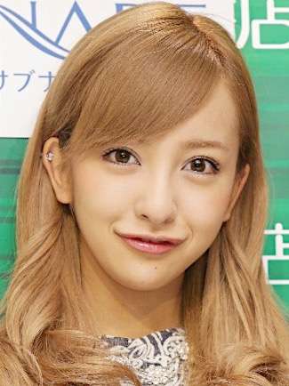 板野友美、「大赤字アイドル」へ!?　主演ホラー映画＆10周年フォトブックが相次いで大爆死