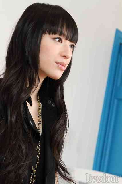 栗山千明の新CMでエラの違いが歴然に ネットでは「また顎削った？」と指摘