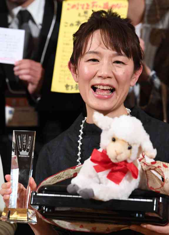 2016年本屋大賞に宮下奈都さんの「羊と鋼の森」、「火花」は10位