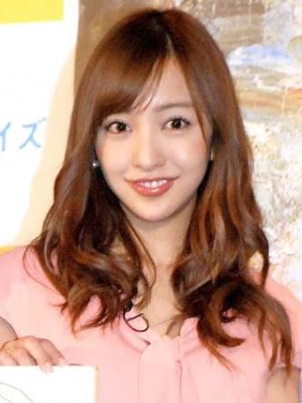 板野友美、「大赤字アイドル」へ!?　主演ホラー映画＆10周年フォトブックが相次いで大爆死