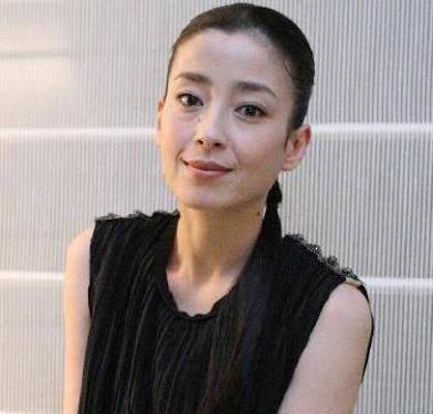まとめ髪が似合う人