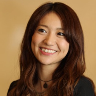 板野友美、「大赤字アイドル」へ!?　主演ホラー映画＆10周年フォトブックが相次いで大爆死