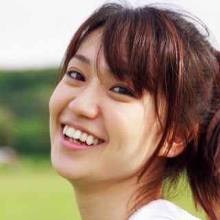 板野友美、「大赤字アイドル」へ!?　主演ホラー映画＆10周年フォトブックが相次いで大爆死