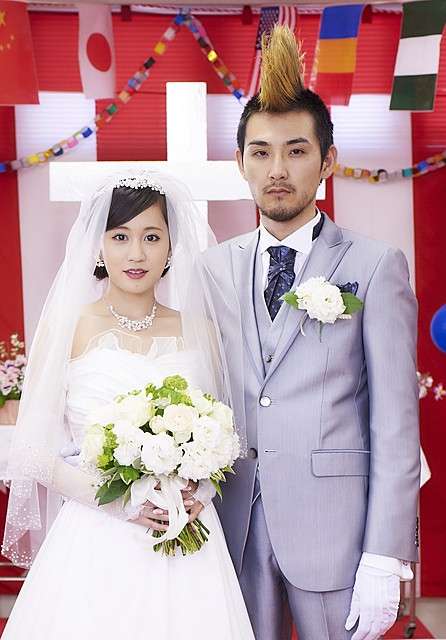 前田敦子、幸せオーラ全開のウエディングドレス姿を初披露！