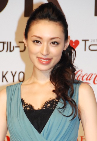 栗山千明の新CMでエラの違いが歴然に ネットでは「また顎削った？」と指摘