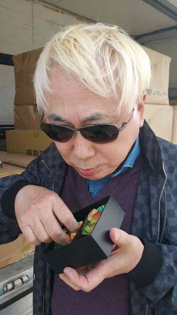 【熊本地震】「高須ヘリ離陸なう」高須克弥院長がツイッター発信　ヘリで支援物資をボランティア輸送