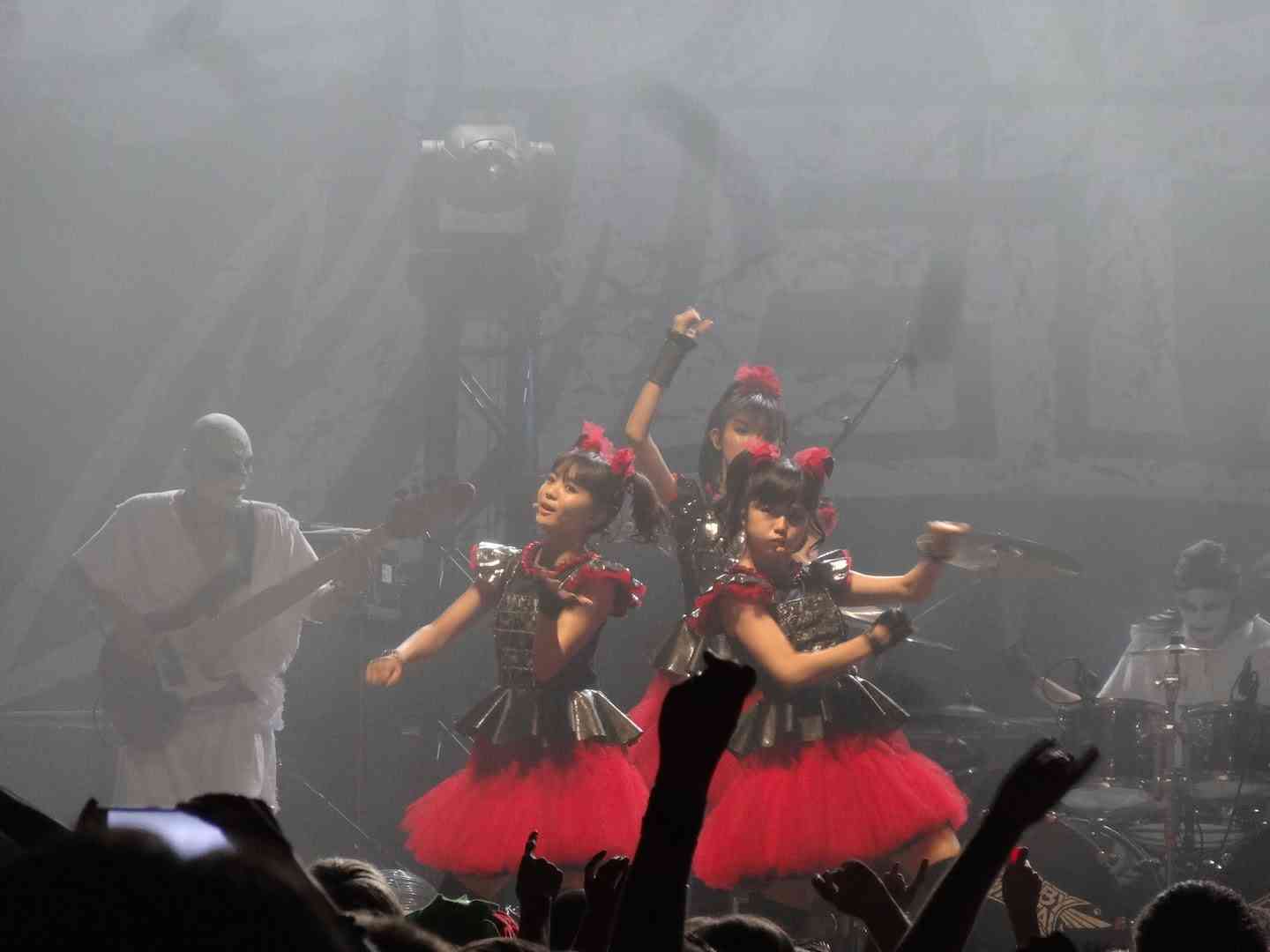 Babymetal - Catch me if you can (HD Live in Berlin) - YouTube