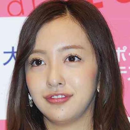 板野友美、「大赤字アイドル」へ!?　主演ホラー映画＆10周年フォトブックが相次いで大爆死