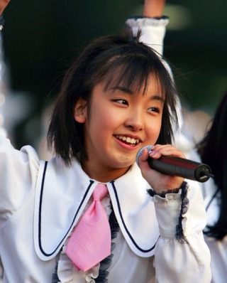 板野友美、「大赤字アイドル」へ!?　主演ホラー映画＆10周年フォトブックが相次いで大爆死