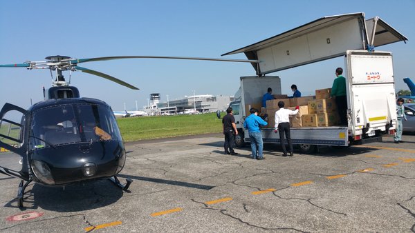 【熊本地震】「高須ヘリ離陸なう」高須克弥院長がツイッター発信　ヘリで支援物資をボランティア輸送