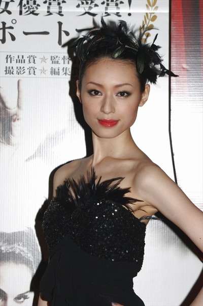 栗山千明の新CMでエラの違いが歴然に ネットでは「また顎削った？」と指摘