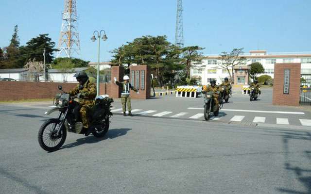 【陸上自衛隊】バイクで熊本入り！？　１４００kmを走破して支援へ向かう姿に称賛の声  –  grape [グレープ]  – 心に響く動画メディア