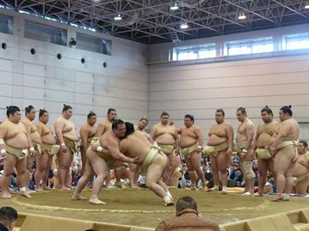 稀勢の巡業稽古相手に１５人殺到、“自分選んで”土俵で一斉アピール （スポニチアネックス） - Yahoo!ニュース