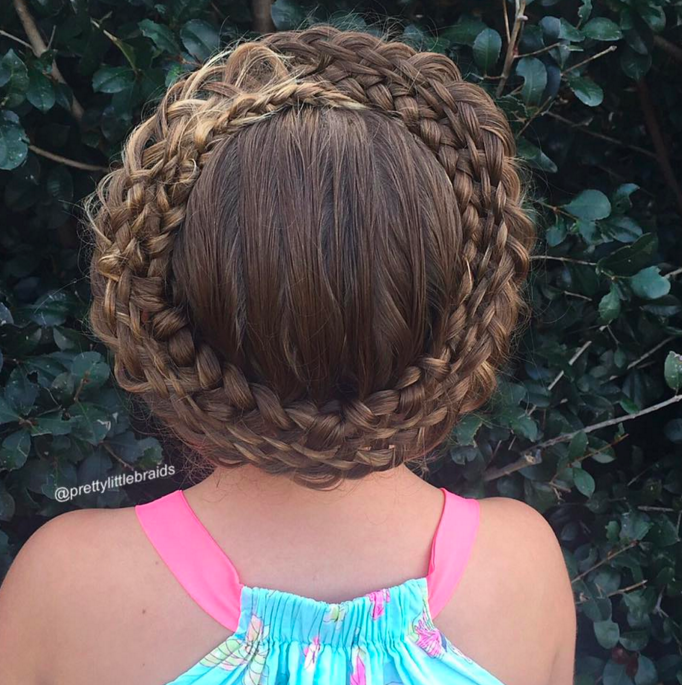 娘の「ヘアアレンジ」に本気を出したママ。アートのレベルに到達！