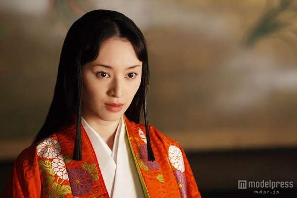 栗山千明の新CMでエラの違いが歴然に ネットでは「また顎削った？」と指摘