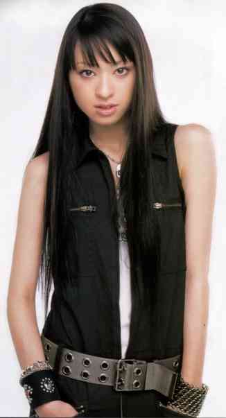 栗山千明の新CMでエラの違いが歴然に ネットでは「また顎削った？」と指摘