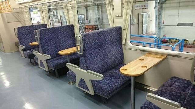 電車の中での飲食について