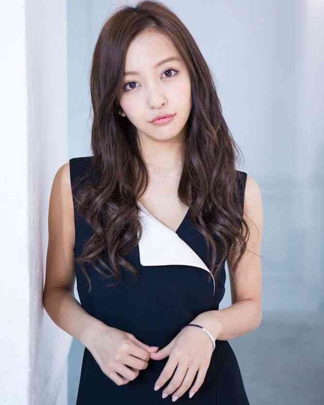 板野友美、「大赤字アイドル」へ!?　主演ホラー映画＆10周年フォトブックが相次いで大爆死