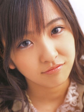 板野友美、「大赤字アイドル」へ!?　主演ホラー映画＆10周年フォトブックが相次いで大爆死