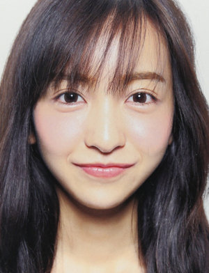 板野友美、「大赤字アイドル」へ!?　主演ホラー映画＆10周年フォトブックが相次いで大爆死