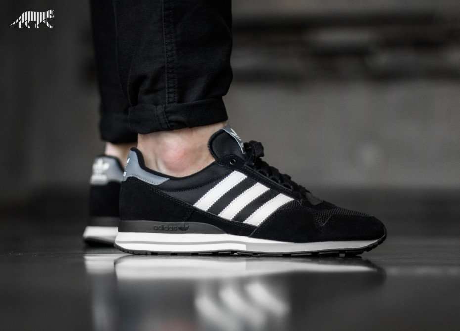 adidasのスニーカー好きな人