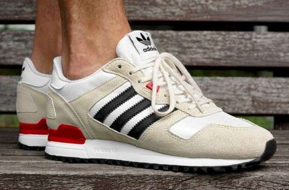 adidasのスニーカー好きな人