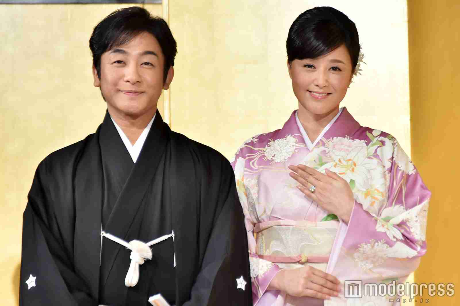 藤原紀香、結婚会見に記者苦笑い!「愛之助とテンション違いすぎ」「指輪を見せてすごいドヤ顔」