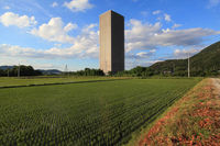 【山形の珍百景】田んぼのド真ん中に超高層マンションのある光景 - NAVER まとめ