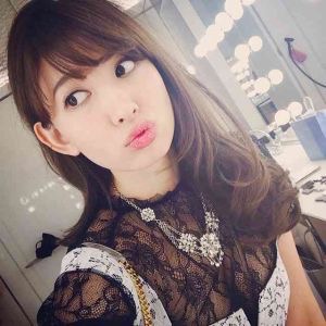 板野友美、「大赤字アイドル」へ!?　主演ホラー映画＆10周年フォトブックが相次いで大爆死