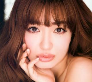 板野友美、「大赤字アイドル」へ!?　主演ホラー映画＆10周年フォトブックが相次いで大爆死