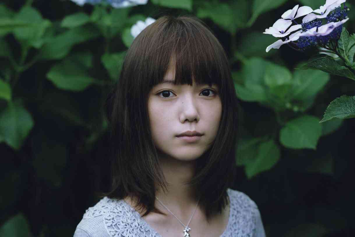 カラコンしている芸能人の画像