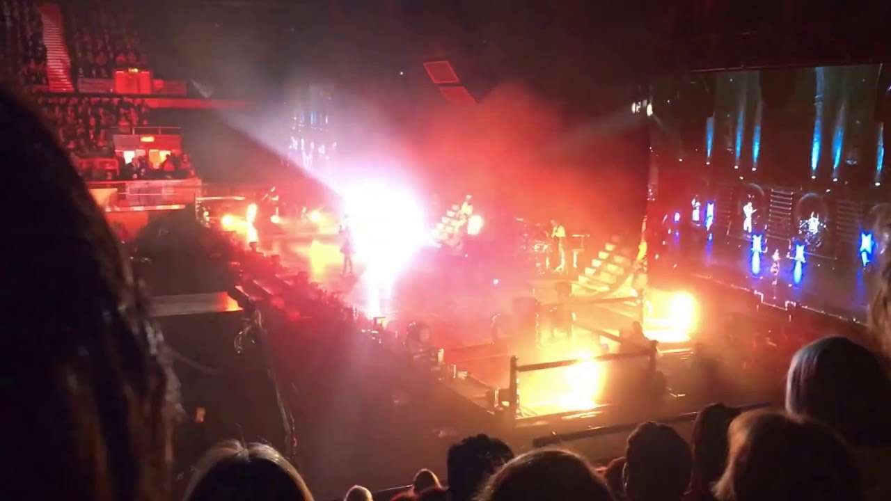 Amore by BABYMETAL @ The SSE Arena, Wembley Arena in London, 4/2/2016 - YouTube