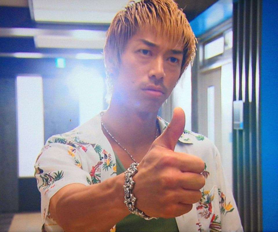 金髪が似合わない有名人は誰だと思いますか？