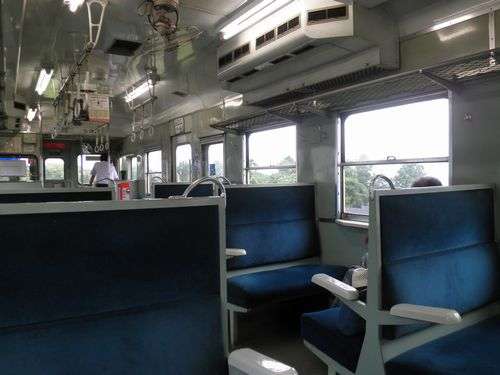 電車の中での飲食について