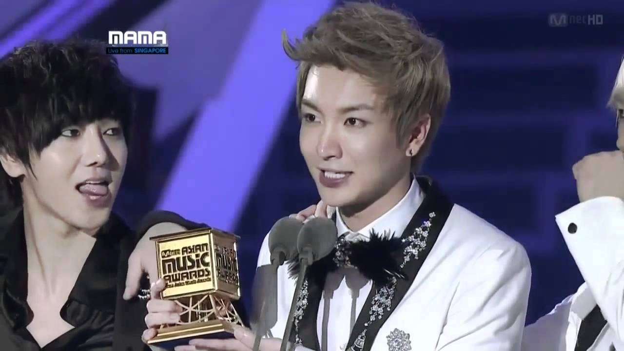 [JPSub][日本語字幕]111129 Super Junior@MAMA 2011 Album Awards - YouTube