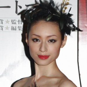 栗山千明の新CMでエラの違いが歴然に ネットでは「また顎削った？」と指摘