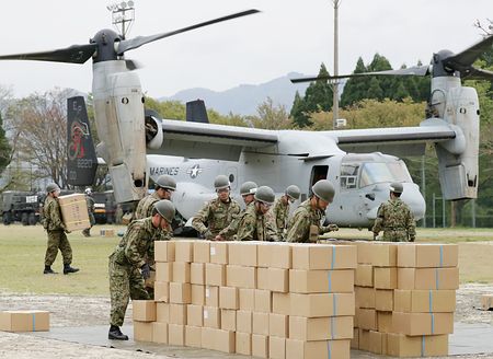 オスプレイ、救援物資輸送＝南阿蘇に水や毛布－米軍支援、「トモダチ作戦」以来：時事ドットコム