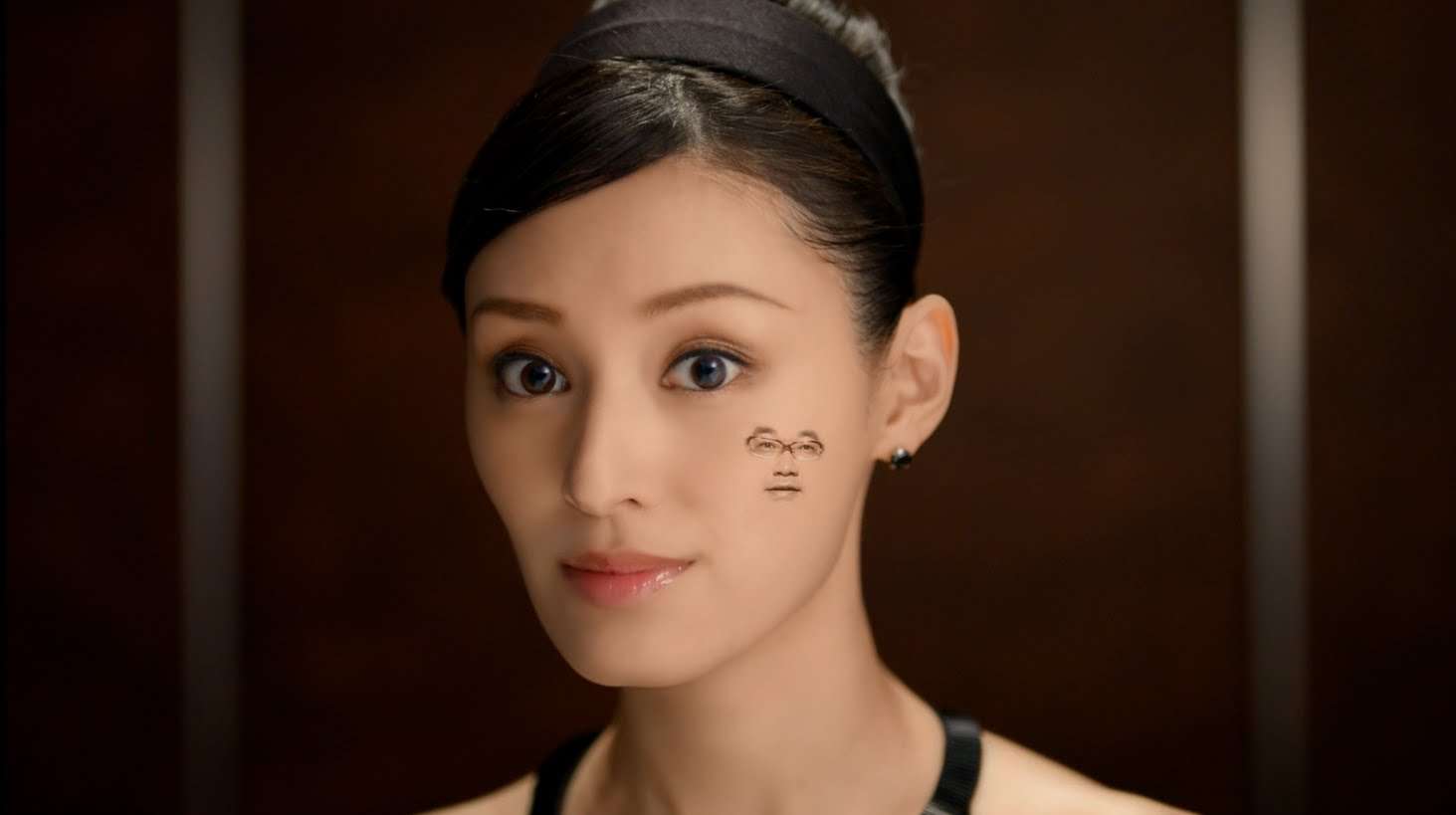 アロエステロール TVCM『パウダールーム』篇 60秒 栗山千明/カンニング竹山 - YouTube