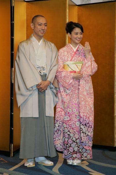 藤原紀香の結婚会見を表情分析官が解説「半分演技だとは思う」