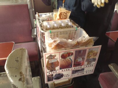電車の中での飲食について