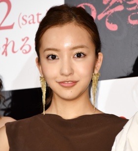 板野友美、「大赤字アイドル」へ!?　主演ホラー映画＆10周年フォトブックが相次いで大爆死