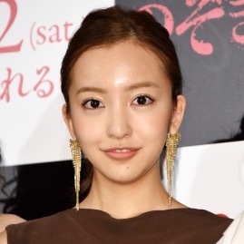 板野友美、「大赤字アイドル」へ!?　主演ホラー映画＆10周年フォトブックが相次いで大爆死
