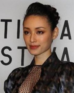 栗山千明の新CMでエラの違いが歴然に ネットでは「また顎削った？」と指摘